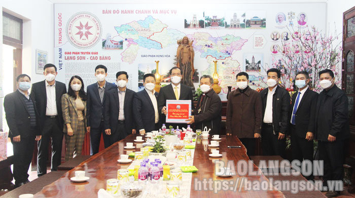 Đoàn công tác tặng quà Tòa Giám mục Giáo phận Lạng Sơn – Cao Bằng
