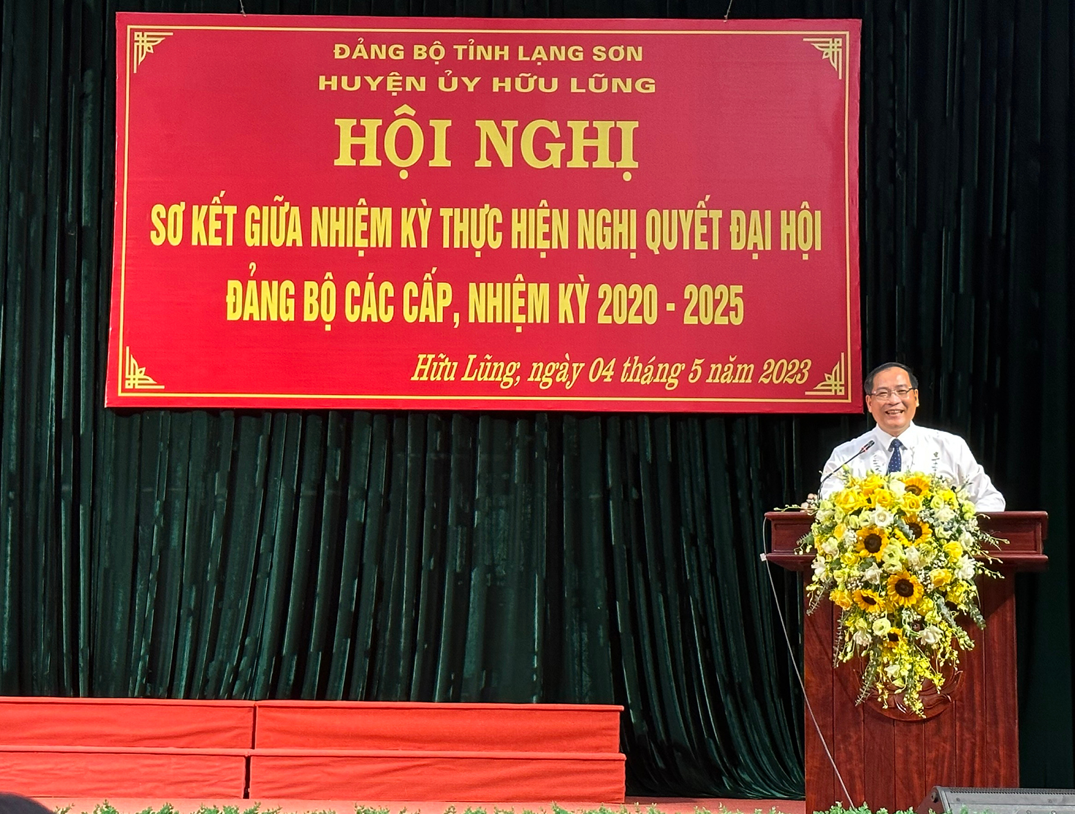 Đồng chí Dương Xuân Huyên, Ủy viên Ban Thường vụ Tỉnh ủy, Phó Chủ tịch Thường trực UBND tỉnh dự và chỉ đạo hội nghị