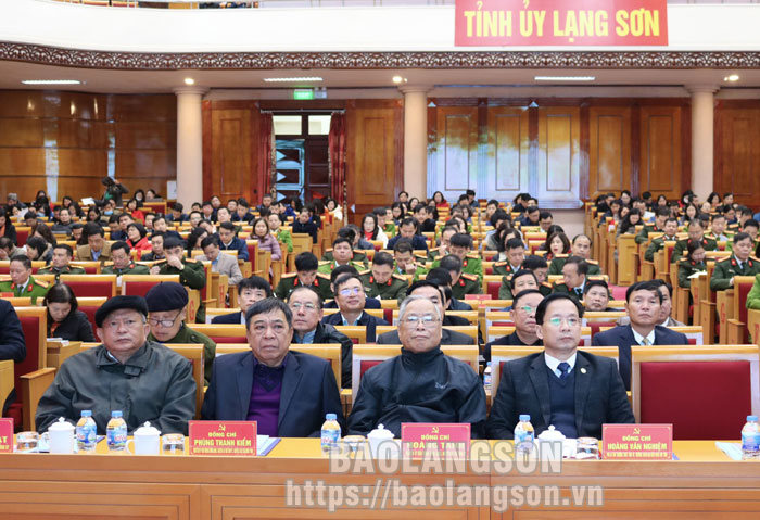 Các đồng chí lãnh đạo tỉnh, nguyên lãnh đạo tỉnh và các đại biểu dự hội nghị tại điểm cầu tỉnh Lạng Sơn 